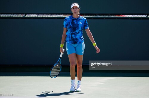 INDIAN WELLS, CALIFORNIA - MARCH 09: Garbine Muguruza of Spain practices before the start of the BNP Paribas Open on March 09, 2022 in Indian Wells, California. (Photo by TPN/Getty Images)