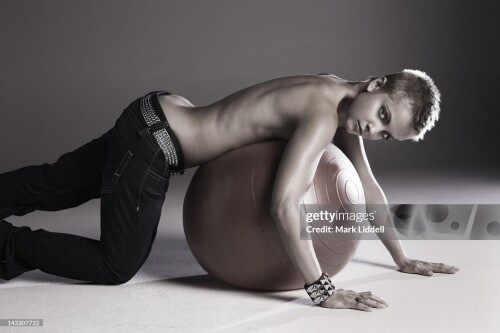 LOS ANGELES, CA - OCTOBER 01: Actress Mena Suvari is photographed for Vanity Fair Italy on October 1, 2007 in Los Angeles, California. (Photo by Mark Liddell/Contour by Getty Images)