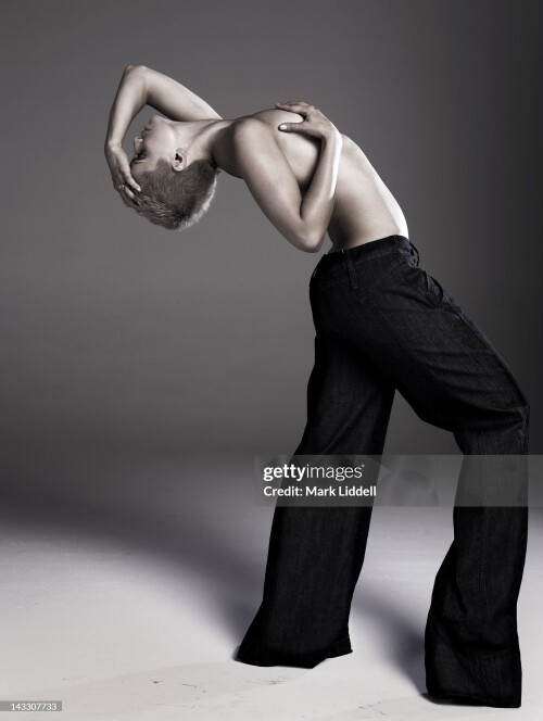 LOS ANGELES, CA - OCTOBER 01: Actress Mena Suvari is photographed for Vanity Fair Italy on October 1, 2007 in Los Angeles, California. (Photo by Mark Liddell/Contour by Getty Images)