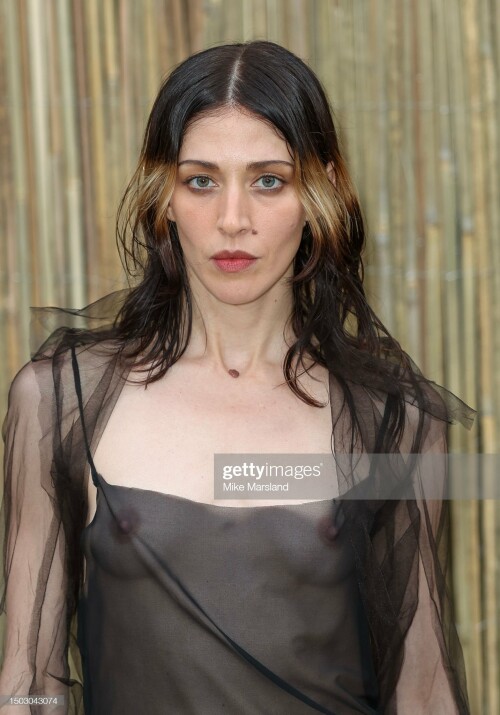 LONDON, ENGLAND - JUNE 27: EDITORIAL USE ONLY Caroline Polachek arrives at The Serpentine Gallery Summer Party 2023 at The Serpentine Gallery on June 27, 2023 in London, England. (Photo by Mike Marsland/WireImage)