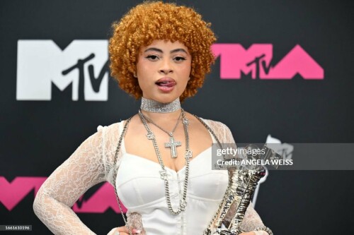 US rapper Ice Spice poses with the Best New Artist award in the press room during the MTV Video Music Awards at the Prudential Center in Newark, New Jersey, on September 12, 2023. (Photo by ANGELA WEISS / AFP) (Photo by ANGELA WEISS/AFP via Getty Images)