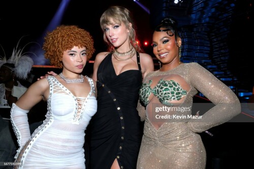 NEWARK, NEW JERSEY - SEPTEMBER 12: Ice Spice, Taylor Swift, and Ashanti attend the 2023 MTV Video Music Awards at Prudential Center on September 12, 2023 in Newark, New Jersey. (Photo by Kevin Mazur/Getty Images for MTV)