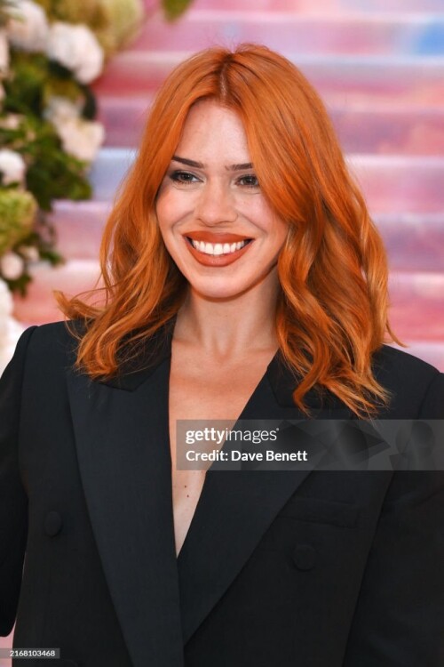 LONDON, ENGLAND - AUGUST 28: Billie Piper attends a photocall for "KAOS" at Knotel at Old Sessions House, on August 28, 2024 in London, England. (Photo by Alan Chapman/Dave Benett/WireImage)