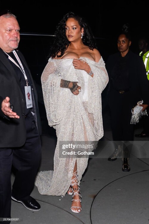 NEW YORK, NEW YORK - SEPTEMBER 06: Rihanna attends the Alaia fashion show during New York Fashion Week: The Shows at the Solomon R. Guggenheim Museum on September 06, 2024 in New York City. (Photo by Gotham/GC Images)