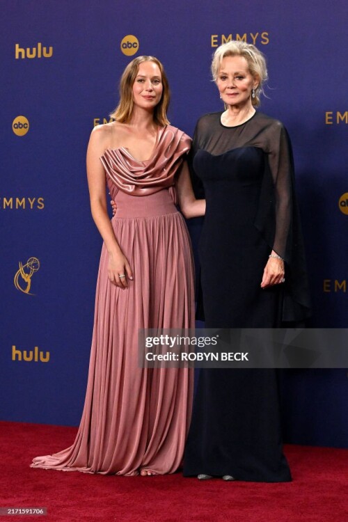 US actress Hannah Einbinder (L) and US actress Jean Smart pose in the press room during the 76th Emmy Awards at the Peacock Theatre at L.A. Live in Los Angeles on September 15, 2024. (Photo by Robyn Beck / AFP) (Photo by ROBYN BECK/AFP via Getty Images)