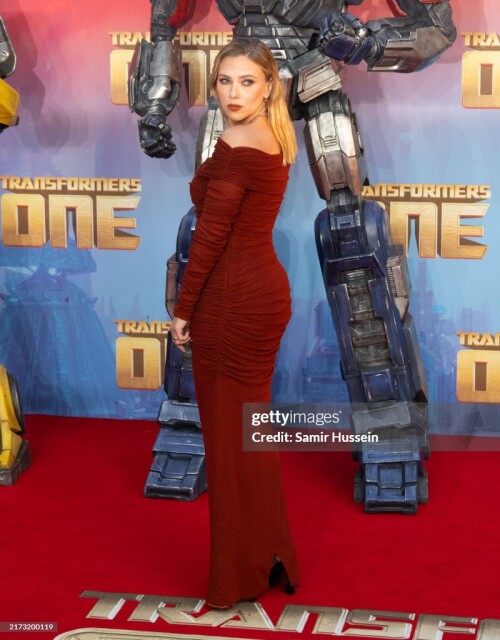 LONDON, ENGLAND - SEPTEMBER 19: Scarlett Johansson attends the European Premiere of "Transformers One" at Cineworld Leicester Square on September 19, 2024 in London, England. (Photo by Samir Hussein/Getty Images)