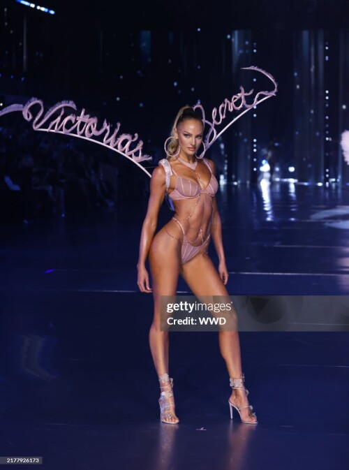 Candice Swanepoel on the runway at the Victoria's Secret Fashion Show held at the Brooklyn Navy Yard on October 15, 2024 in New York, New York. (Photo by Masato Onoda/WWD via Getty Images)