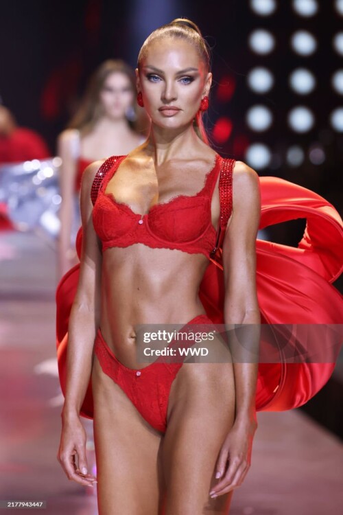 Candice Swanepoel on the runway at the Victoria's Secret Fashion Show held at the Brooklyn Navy Yard on October 15, 2024 in New York, New York. (Photo by Masato Onoda/WWD via Getty Images)