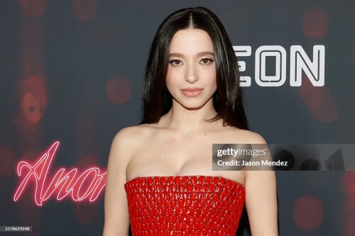 NEW YORK, NEW YORK - OCTOBER 15: Mikey Madison attends the "Anora" New York premiere at Regal Times Square on October 15, 2024 in New York City. (Photo by Jason Mendez/Getty Images)