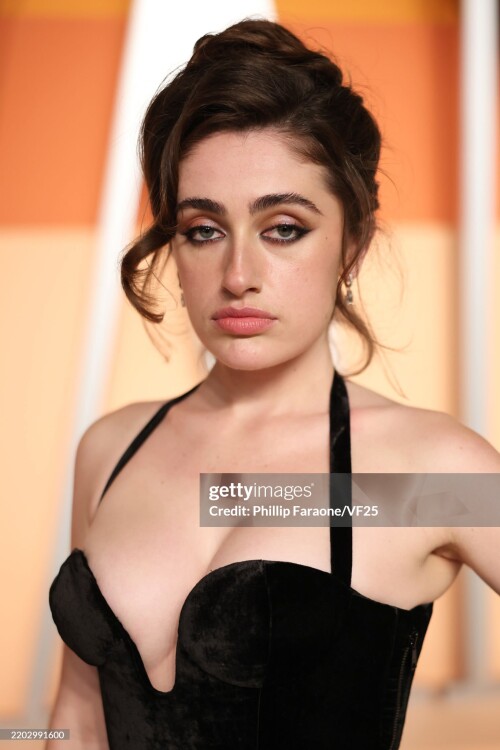 BEVERLY HILLS, CALIFORNIA - MARCH 02: Rachel Sennott attends the 2025 Vanity Fair Oscar Party Hosted By Radhika Jones at Wallis Annenberg Center for the Performing Arts on March 02, 2025 in Beverly Hills, California.  (Photo by Phillip Faraone/VF25/Getty Images for Vanity Fair)