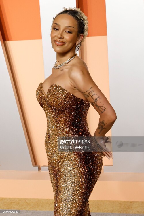 BEVERLY HILLS, CALIFORNIA - MARCH 02: Doja Cat attends the 2025 Vanity Fair Oscar Party hosted by Radhika Jones at Wallis Annenberg Center for the Performing Arts on March 02, 2025 in Beverly Hills, California.  (Photo by Taylor Hill/FilmMagic)