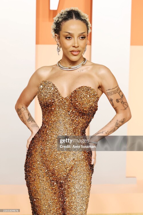 BEVERLY HILLS, CALIFORNIA - MARCH 02: Doja Cat attends the 2025 Vanity Fair Oscar Party Hosted By Radhika Jones at Wallis Annenberg Center for the Performing Arts on March 02, 2025 in Beverly Hills, California. (Photo by Amy Sussman/Getty Images)
