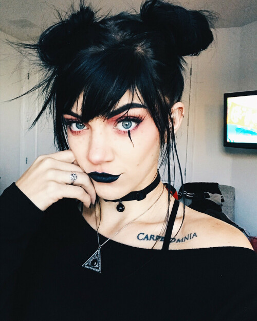 gianna.frankenstein Bb8UmF6FVZ3 Bb8Ud3Wlloc