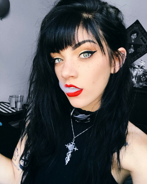 gianna.frankenstein Bj0Hg5hAzNG Bj0HUB6ntey