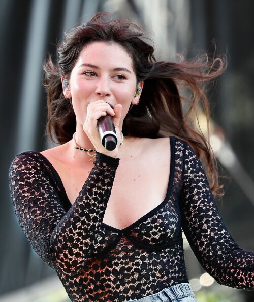 gracie abrams sheertop 2022 164682dcce88b3c414