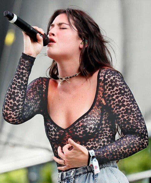 gracie abrams sheertop 2022 17f8e431954c2605af