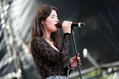 gracie abrams sheertop 2022 207b52c0126003ffad