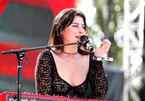 gracie abrams sheertop 2022 2498da06ab090eaaf3