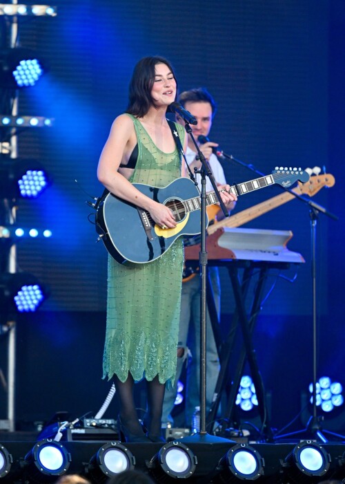 gracieabrams 17b94130eabf702a4a