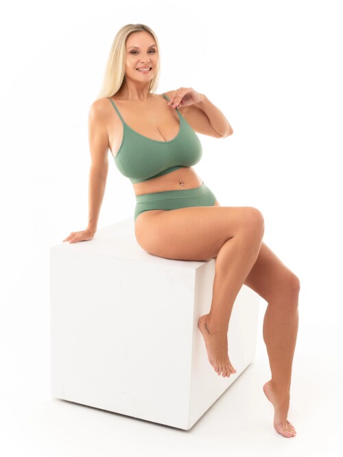 green 727561871365f5829467deb18b