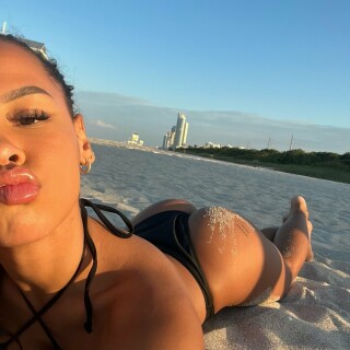 guess-where-i-am-in-this-picture-and-ill-send-you-a-free-nude-91c8d6f1885a8a5c