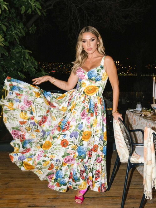 hadise 20250829 000621c462f0596b80cc