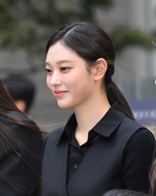 haerin.pics 20250306 225420 3046995855fddb265ba2dacb8e