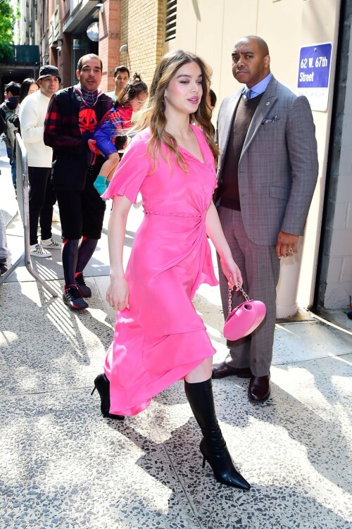 hailee-5061162a582bd642a