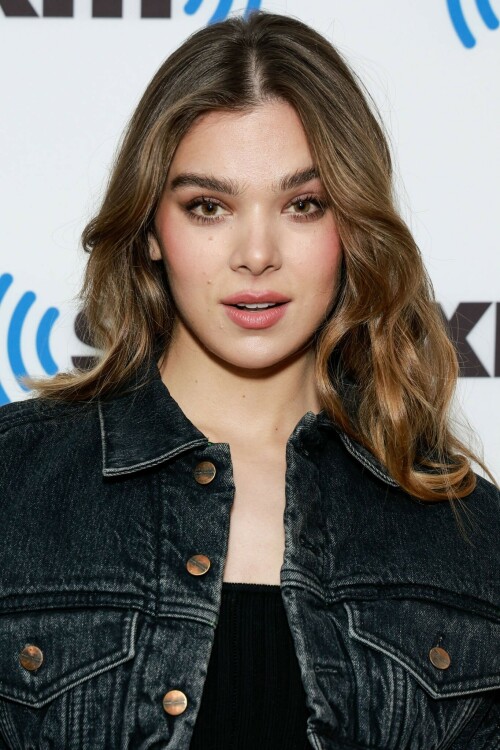 hailee-8a3c64b0c8f68caa5