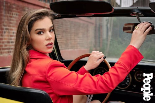 hailee steinfeld people 4 e33c6b03d9d54c638854aeaae32b9a8d