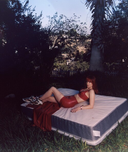 hailee steinfeld wonderland winter2021 05301c75ee37ff709b