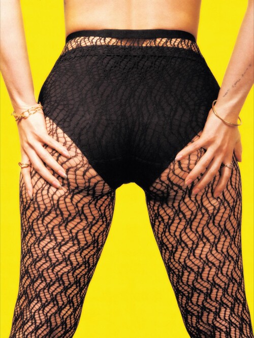 haleyluhoo 20251029 000841b9542ff830ce6c