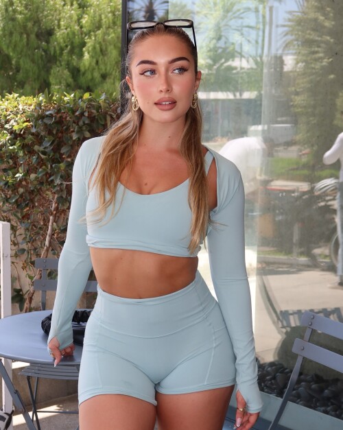 heloisehut photo DMJbFiySD5u 20250716 004116 520346310db5aeb70938f16b3