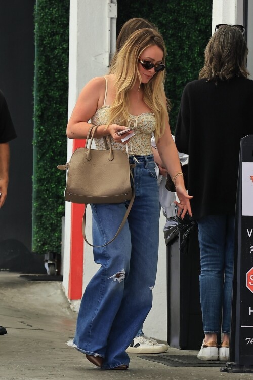 hilary-9cf5cbffcb2387570