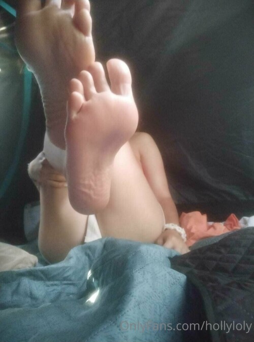 hollyloly abc7c54a c034 4e4d b682 e8477e88299e2e56942ad1a04543