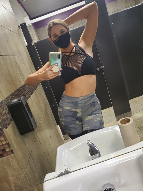 honeysuckle19 05 01 2021 2002201244 Flashing at the gym
