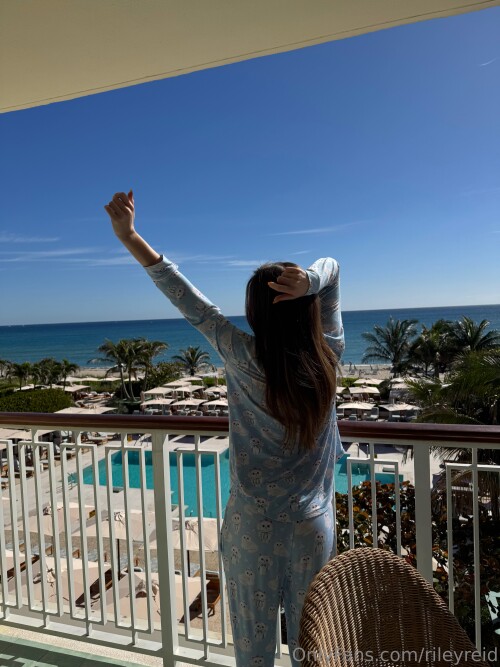 ia 1000000036087378c5c4b72aa440