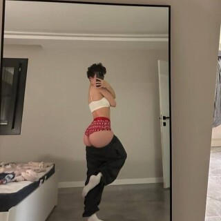 iamholyik_fansly_609764890386636800dd82a048c0ac4e4b