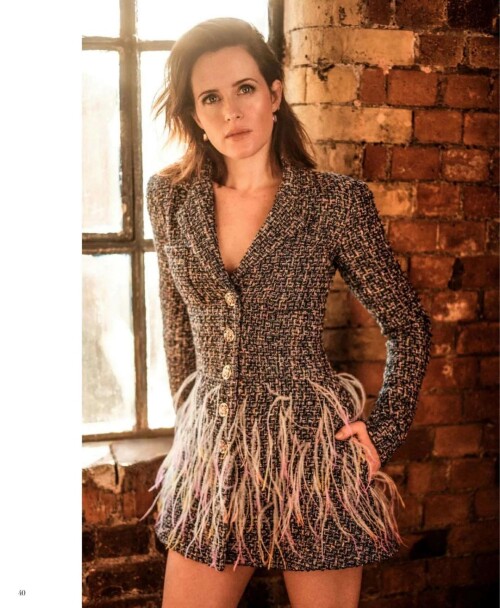 im soo week for claire foy shes just unique v0 wanh2pkcs9sa111cb2aa725109dfe