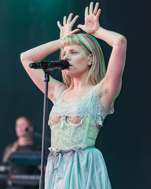 image 9839953ba15b31a9c25c139