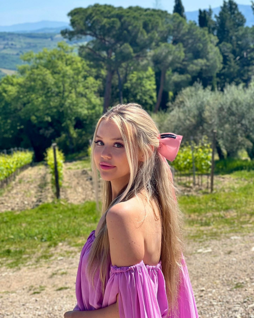 imageee067aadbc951428