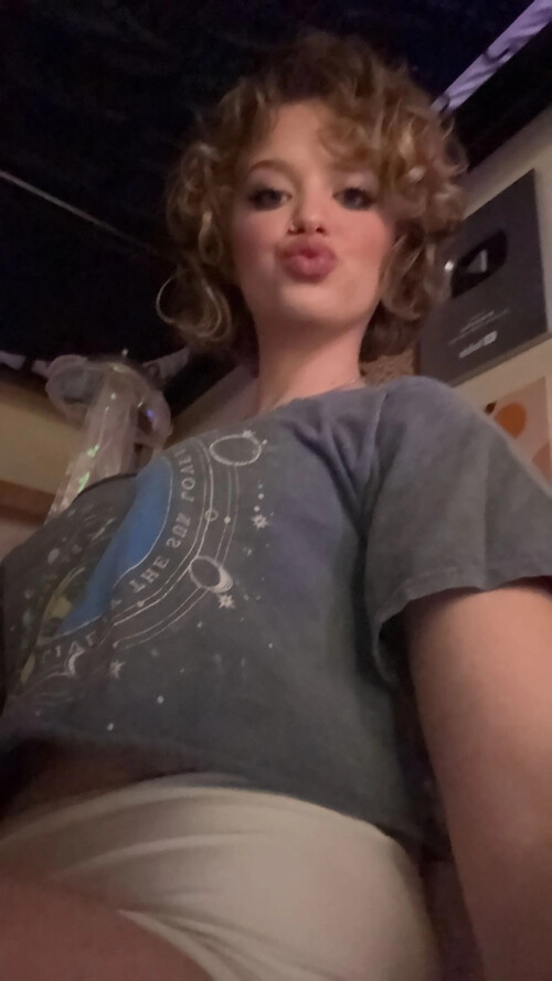 images.fanfix88f4185387498e02f2