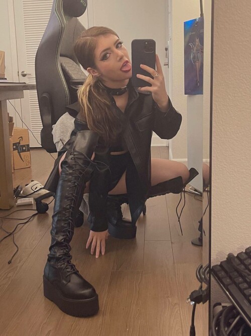 imagine her in that position on stage 998eatjkt0 1080x14405d21e427f8201de5