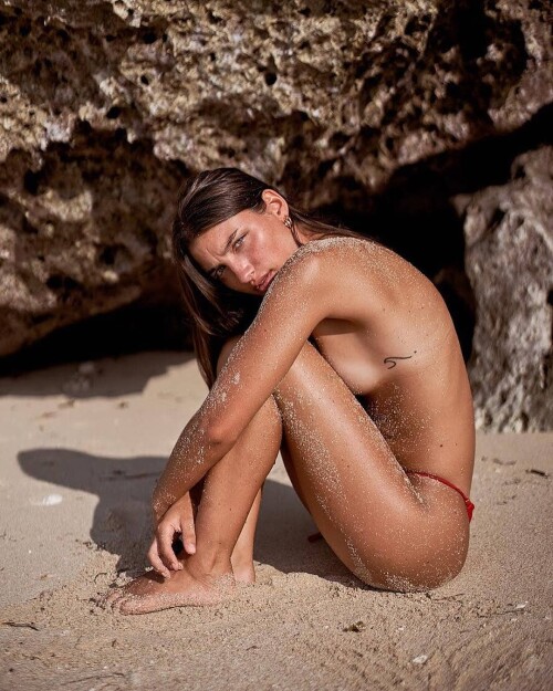 implied.portraits_1___BmGepcmAsK-___262f32ae0de02c65.jpeg