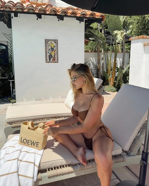 insta 1ca97bc53fbe4ff49e89f8558afef8fcdaa5d6d795fbb4c9