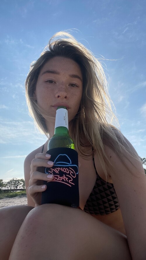 insta d43295cd5aea42d9b47d34b351a279bf5390159f1f4a7c54