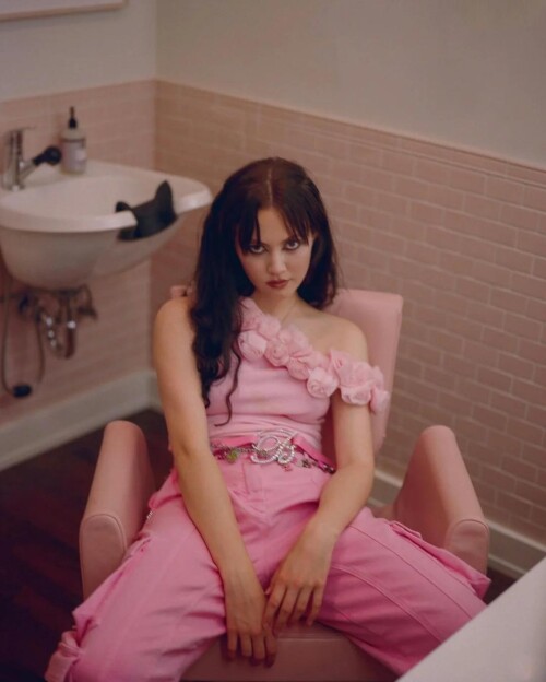 iris265765fc5167f80852