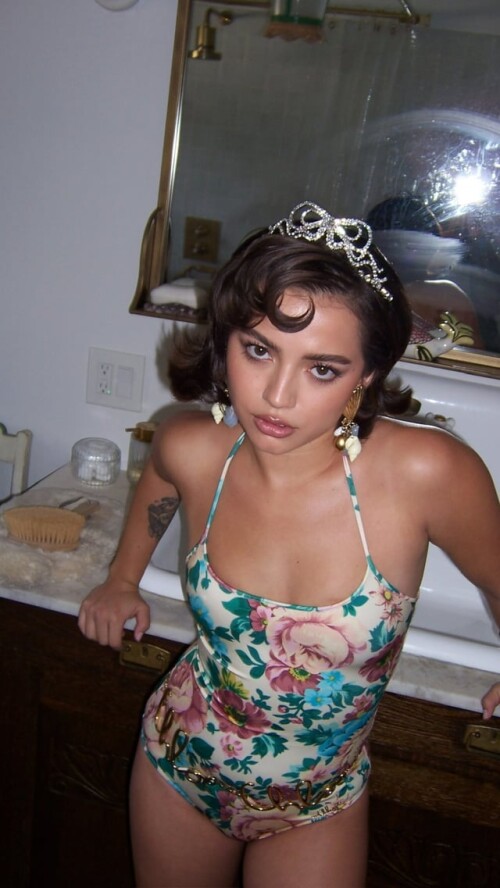 isabela for lofficiel usa ig april 2025 v0 n2caobh5g0ye1d2adee8755dc34ee