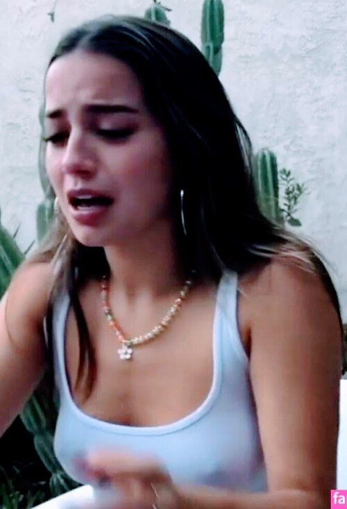 isabela merced 00588b67721d29de0073