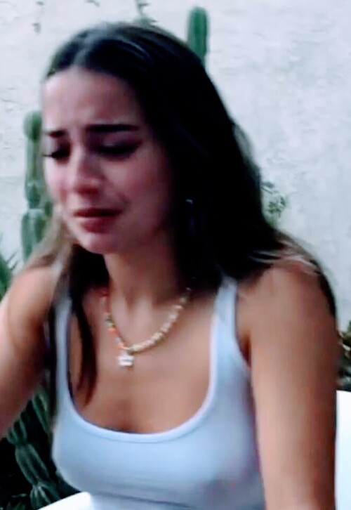 isabela merced 0059d24820a50eb08038